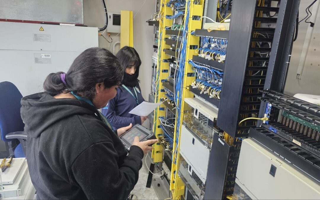 Estudiantes de Conectividad y Redes realizan pasantías en la Empresa GTD