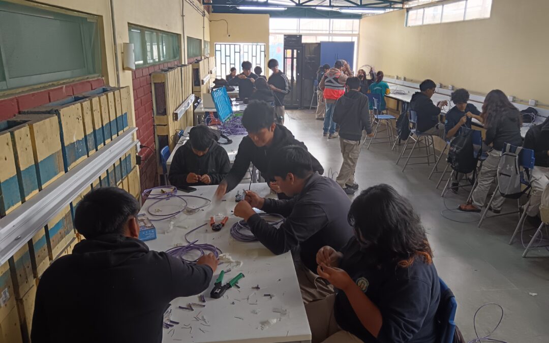 Charla técnica y taller práctico de cableado estructurado junto a la empresa Innova Systems