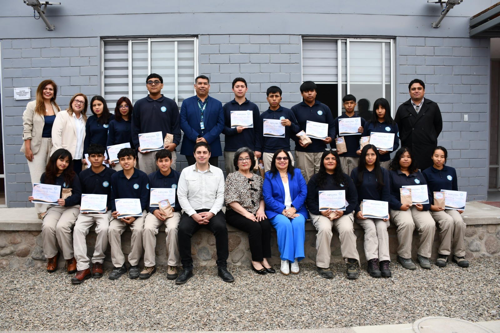 Reconocimiento a estudiantes de 4to medio de la especialidad de Conectividad y Redes por las Alternancias en el CFT Estatal Arica y Parinacota