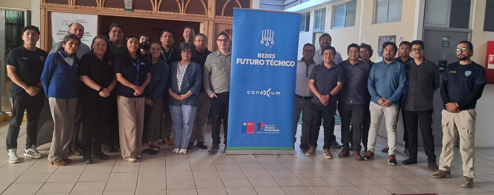 Colegio Chile Norte participa en capacitación especializada en Power BI para la toma de decisiones educativas