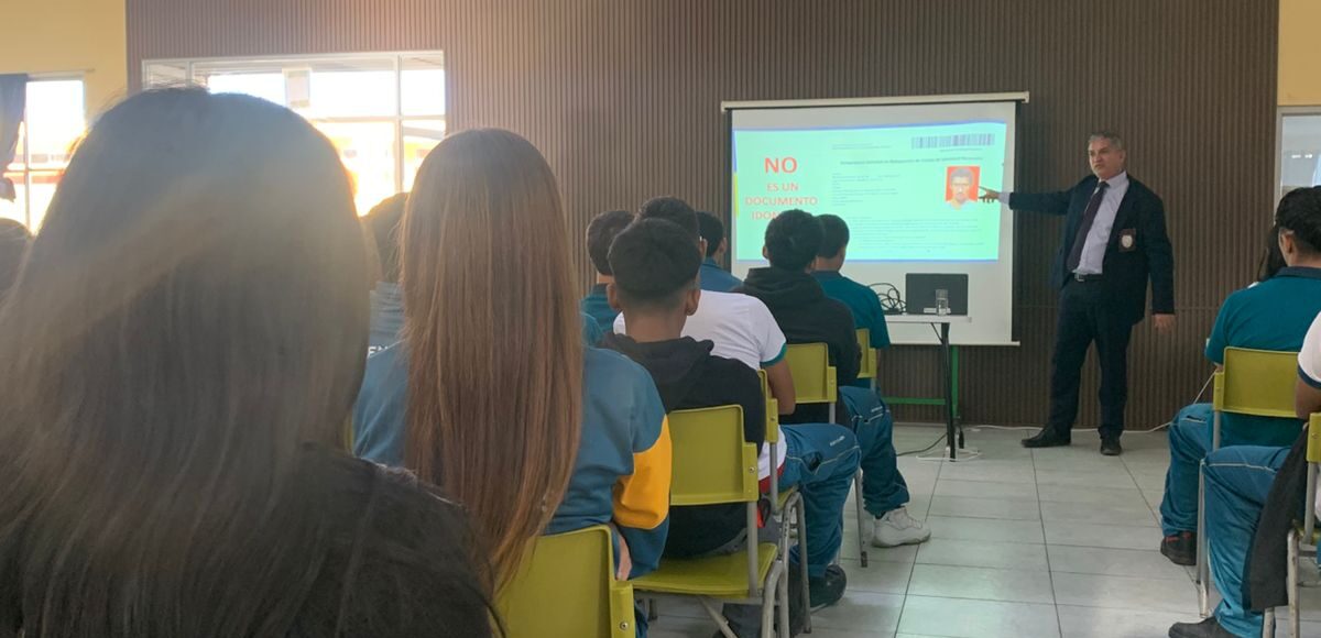 Charla de la PDI orienta a estudiantes del Colegio Chile Norte sobre delitos digitales y convivencia educativa